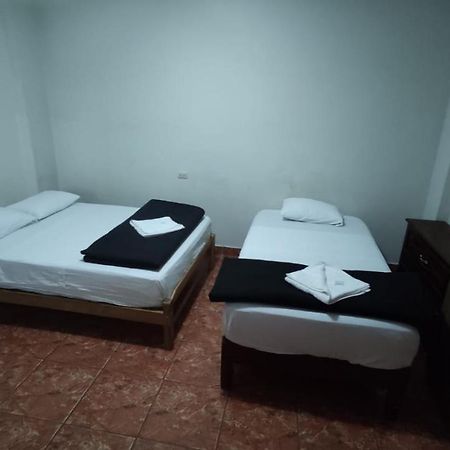 Guest House Tumbes Bagian luar foto