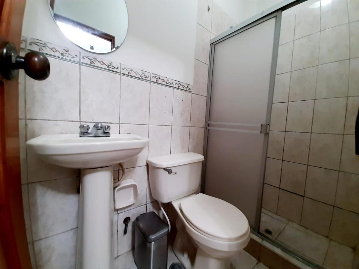 Guest House Tumbes Bagian luar foto